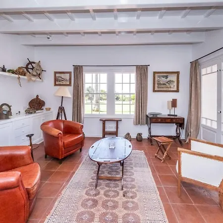 Villa Magnificent Finca With Mini-golf, Padel Court, Hot Tub & 2 Pools